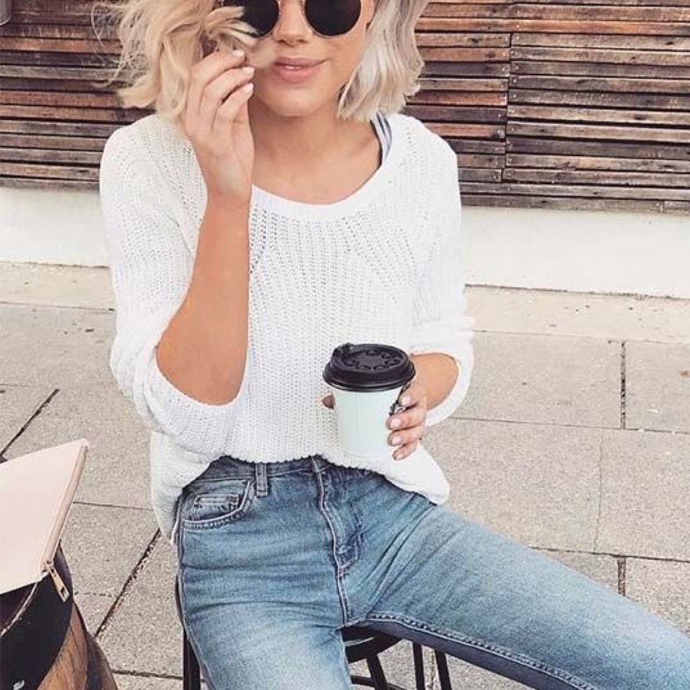 WHITE SWEATER